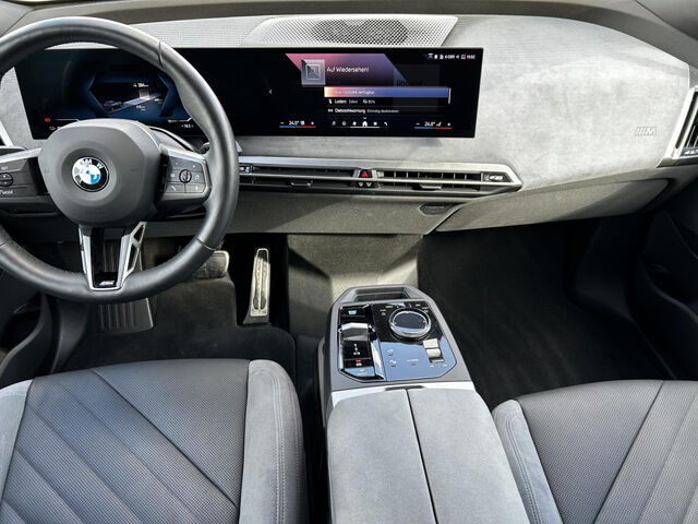BMW iX x45 M Sport ACC IntAktivL.Sitzbel.Sky 360°AHK Sportpaket Bluetooth HUD Navi LED Klima Aktivlenku Ansicht 12 für Fahrzeugdetailseite