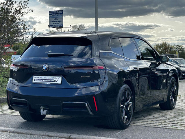 BMW iX x45 M Sport ACC IntAktivL.Sitzbel.Sky 360°AHK Sportpaket Bluetooth HUD Navi LED Klima Aktivlenku Ansicht 6 für Fahrzeugdetailseite
