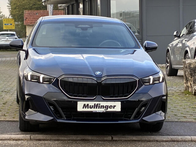 BMW 550 e xDr.M Sport PRO IntAktiv.Autobahn.B+W.AHK21 Sportpaket Bluetooth HUD Navi LED Klima Aktivlenkun Ansicht 3 für Fahrzeugdetailseite