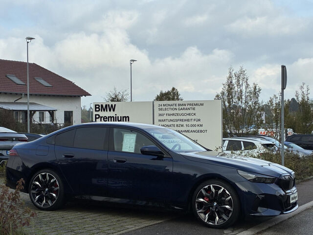 BMW 550 e xDr.M Sport PRO IntAktiv.Autobahn.B+W.AHK21 Sportpaket Bluetooth HUD Navi LED Klima Aktivlenkun Ansicht 4 für Fahrzeugdetailseite