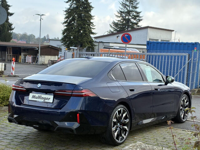 BMW 550 e xDr.M Sport PRO IntAktiv.Autobahn.B+W.AHK21 Sportpaket Bluetooth HUD Navi LED Klima Aktivlenkun Ansicht 6 für Fahrzeugdetailseite
