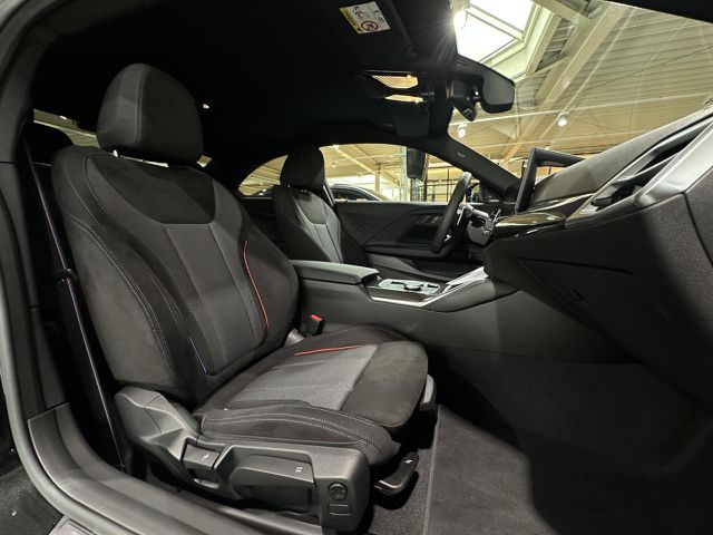 BMW 220 i CoupÃ© M Pro ACC Ad-LED SuView H/K AHK 19 Sportpaket Bluetooth HUD Navi Klima Aktivlenkung PD Ansicht 9 für Fahrzeugdetailseite