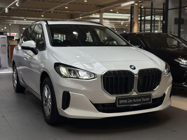 BMW 216 Active Tourer 216i Active Tourer Live+ RFK LED PanoD. Sitzhzg. Navi Klima PDC el. Fenster Ansicht 3 für Fahrzeugdetailseite