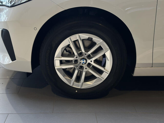 BMW 216 Active Tourer 216i Active Tourer Live+ RFK LED PanoD. Sitzhzg. Navi Klima PDC el. Fenster Ansicht 8 für Fahrzeugdetailseite