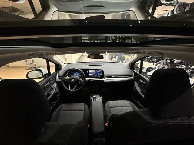 BMW 216 Active Tourer 216i Active Tourer Live+ RFK LED PanoD. Sitzhzg. Navi Klima PDC el. Fenster Ansicht 9 für Fahrzeugdetailseite