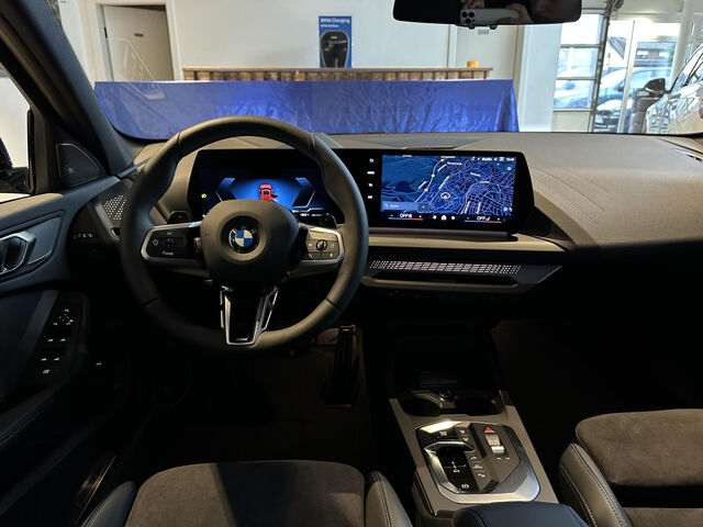 BMW 120 M Sport Pro HUD ACC Ha/Ka AHK PanoD. SurView. Sportpaket Bluetooth Navi LED Klima PDC el. Fenste Ansicht 9 für Fahrzeugdetailseite