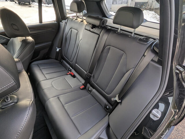 BMW X3 x30i M Sport LiveProf.Kamera PanoDach AHK 19 Sportpaket Bluetooth Navi LED Klima Aktivlenkung PDC Ansicht 15 für Fahrzeugdetailseite