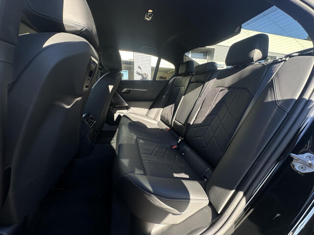 BMW 540 d xDr.M Sport ACC SuView Sitzbel.B+W.AHK 20 Sportpaket Bluetooth HUD Navi LED Vollleder Klima PDC Ansicht 12 für Fahrzeugdetailseite
