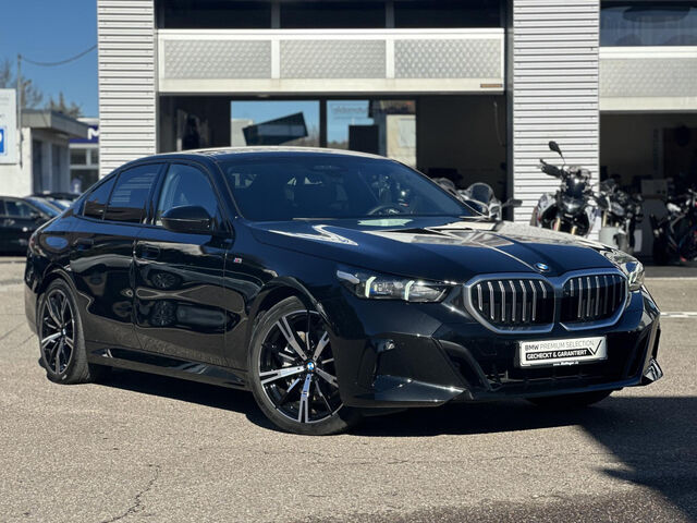 BMW 540 d xDr.M Sport ACC SuView Sitzbel.B+W.AHK 20 Sportpaket Bluetooth HUD Navi LED Vollleder Klima PDC Ansicht 4 für Fahrzeugdetailseite