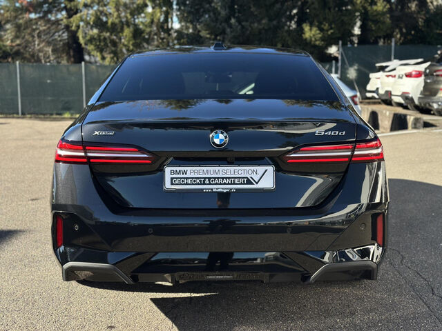 BMW 540 d xDr.M Sport ACC SuView Sitzbel.B+W.AHK 20 Sportpaket Bluetooth HUD Navi LED Vollleder Klima PDC Ansicht 8 für Fahrzeugdetailseite