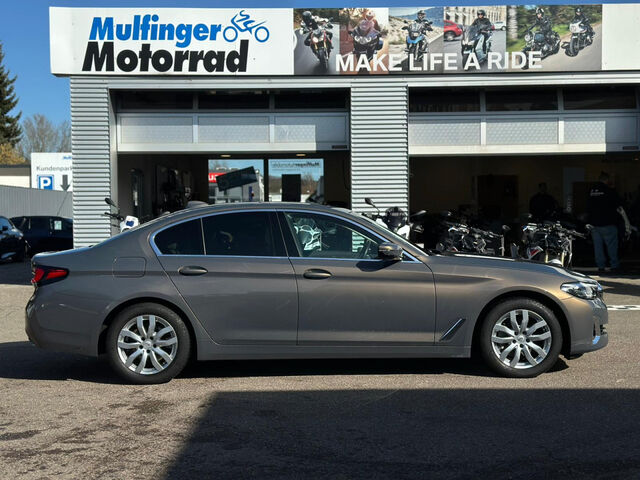 BMW 530 i xDr.Sports.HUD ACC GlasD.Intel-Aktivl.HiFi Bluetooth Navi LED Vollleder Klima Aktivlenkung PDC Ansicht 9 für Fahrzeugdetailseite