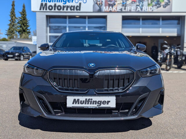 BMW 550 e xDr.M Sport Pro IntAktL.PanoD.ACC 360Â°AHK Sportpaket Bluetooth HUD Navi LED Klima Aktivlenku Ansicht 3 für Fahrzeugdetailseite