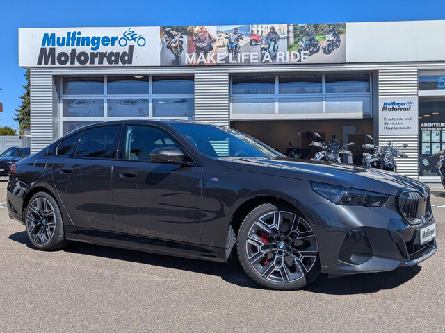 BMW 550 e xDr.M Sport Pro IntAktL.PanoD.ACC 360Â°AHK Sportpaket Bluetooth HUD Navi LED Klima Aktivlenku Ansicht 4 für Fahrzeugdetailseite