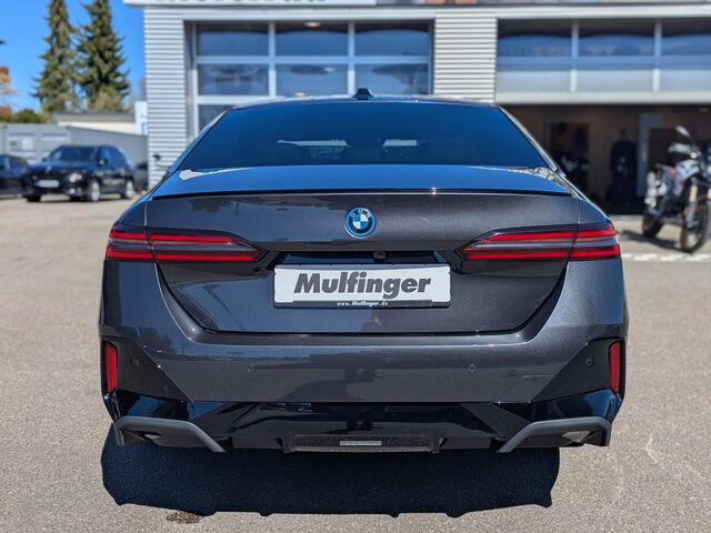 BMW 550 e xDr.M Sport Pro IntAktL.PanoD.ACC 360Â°AHK Sportpaket Bluetooth HUD Navi LED Klima Aktivlenku Ansicht 8 für Fahrzeugdetailseite