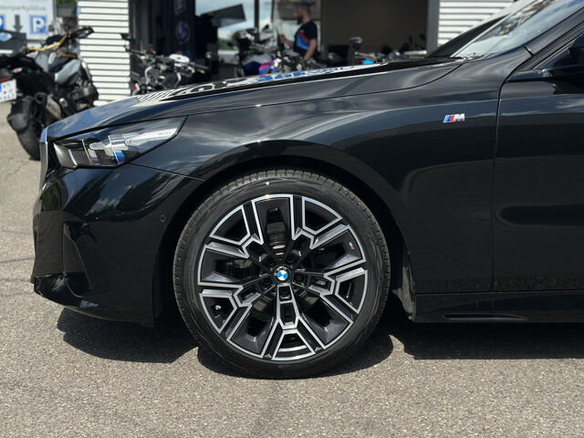 BMW 520 d M Sport PanoD.Standh.SuView.Sitzebl.ACC 20 Sportpaket Bluetooth HUD Navi LED Vollleder Klima St Ansicht 11 für Fahrzeugdetailseite