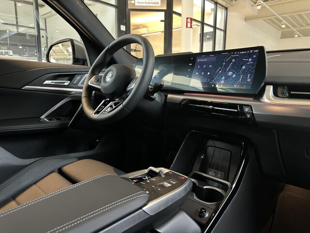 BMW iX2 xDrive30 M Sport Pro ACC PanoD. SurView. 20 Sportpaket Bluetooth HUD Navi LED Vollleder Klima St Ansicht 11 für Fahrzeugdetailseite