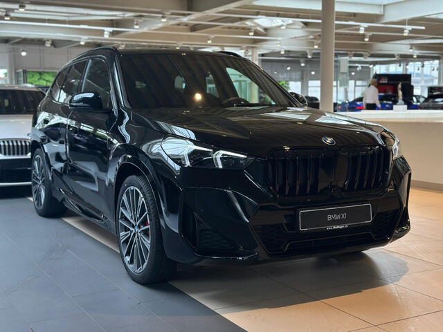 BMW X1 xD.30e M Sport Pro ACC Ha/Ka SurView. PanoD. Sportpaket Bluetooth HUD Navi LED Klima Standhzg PDC Ansicht 2 für Fahrzeugdetailseite