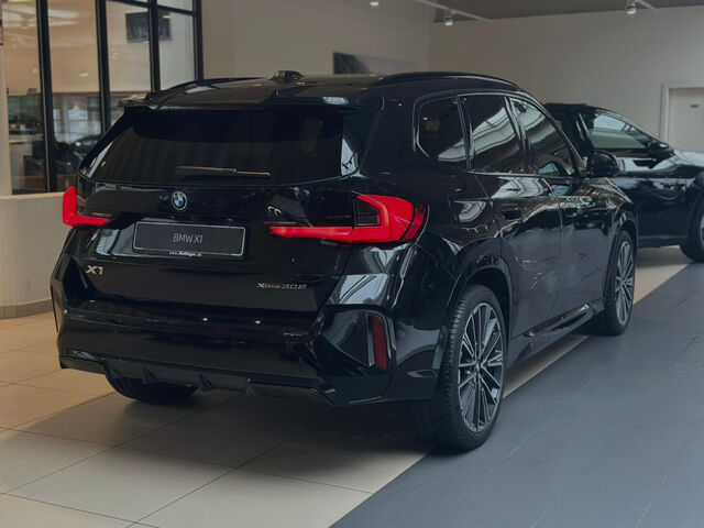 BMW X1 xD.30e M Sport Pro ACC Ha/Ka SurView. PanoD. Sportpaket Bluetooth HUD Navi LED Klima Standhzg PDC Ansicht 3 für Fahrzeugdetailseite
