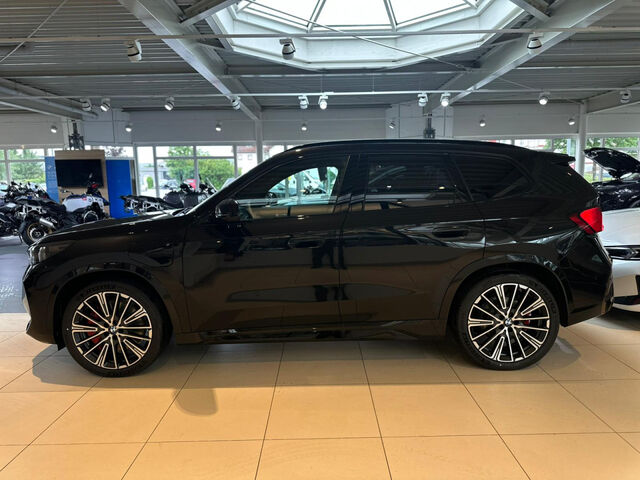 BMW X1 xD.30e M Sport Pro ACC Ha/Ka SurView. PanoD. Sportpaket Bluetooth HUD Navi LED Klima Standhzg PDC Ansicht 6 für Fahrzeugdetailseite