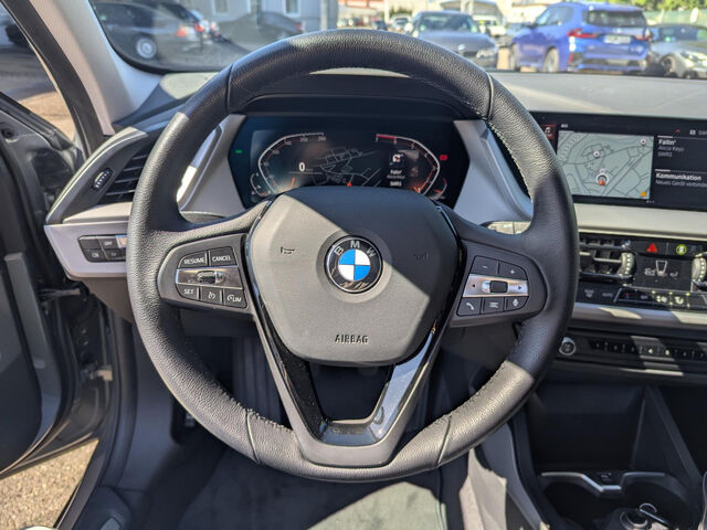 BMW 118 i Advantage LED Live-Prof. DAB Tempomat 17 Bluetooth Navi Klima PDC el. Fenster Ansicht 13 für Fahrzeugdetailseite