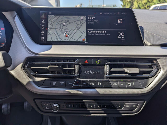 BMW 118 i Advantage LED Live-Prof. DAB Tempomat 17 Bluetooth Navi Klima PDC el. Fenster Ansicht 14 für Fahrzeugdetailseite