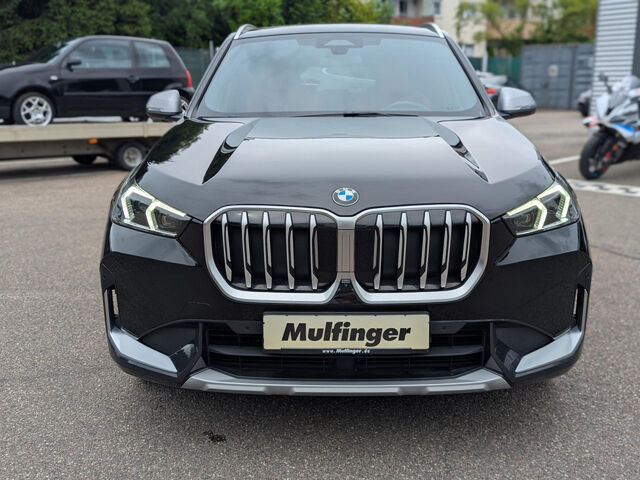 BMW X1 xDrive20d Sports.HUD SurView.KomfZug AHK 18 Bluetooth Navi LED Klima PDC el. Fenster Ansicht 3 für Fahrzeugdetailseite