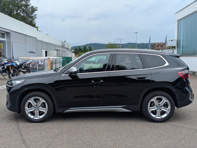 BMW X1 xDrive20d Sports.HUD SurView.KomfZug AHK 18 Bluetooth Navi LED Klima PDC el. Fenster Ansicht 6 für Fahrzeugdetailseite