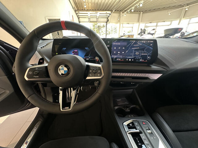 BMW M135 xD. HUD ACC AHK SurView. PanoD. Ha/Ka 19 Sportpaket Bluetooth Navi LED Klima PDC el. Fenster Ansicht 15 für Fahrzeugdetailseite