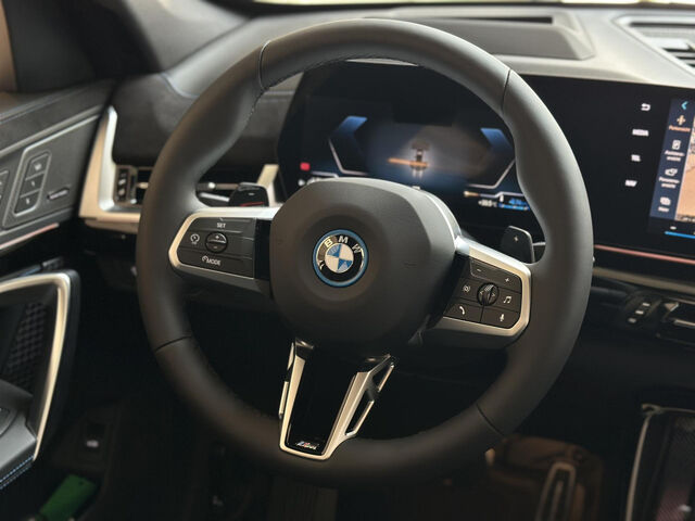 BMW X1 xDrive30e M Sport Pro AHK HUD ACC Ha/Ka 20 Sportpaket Bluetooth Navi LED Klima Standhzg PDC el. F Ansicht 12 für Fahrzeugdetailseite