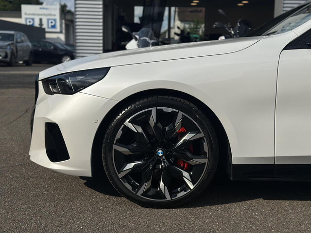 BMW 540 d xDr.M Sport Pro AutobahnAss.PanoD.B&W.21 Sportpaket Bluetooth HUD Navi LED Vollleder Klima PDC Ansicht 10 für Fahrzeugdetailseite