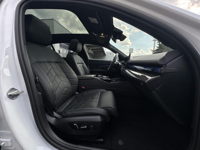 BMW 540 d xDr.M Sport Pro AutobahnAss.PanoD.B&W.21 Sportpaket Bluetooth HUD Navi LED Vollleder Klima PDC Ansicht 11 für Fahrzeugdetailseite