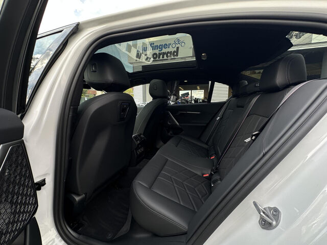 BMW 540 d xDr.M Sport Pro AutobahnAss.PanoD.B&W.21 Sportpaket Bluetooth HUD Navi LED Vollleder Klima PDC Ansicht 12 für Fahrzeugdetailseite