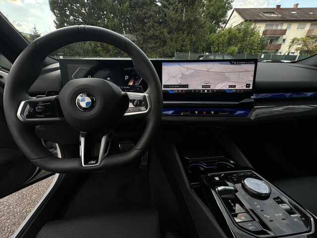 BMW 540 d xDr.M Sport Pro AutobahnAss.PanoD.B&W.21 Sportpaket Bluetooth HUD Navi LED Vollleder Klima PDC Ansicht 13 für Fahrzeugdetailseite