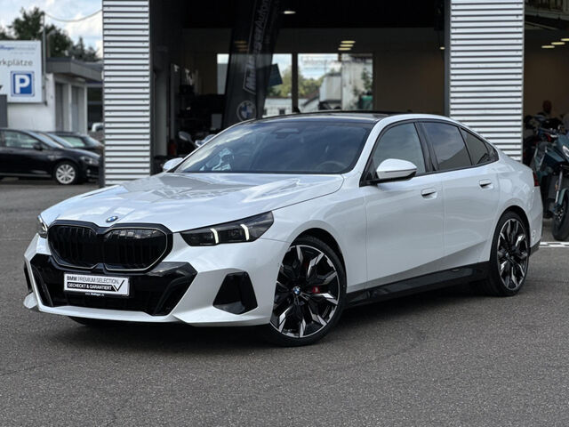BMW 540 d xDr.M Sport Pro AutobahnAss.PanoD.B&W.21 Sportpaket Bluetooth HUD Navi LED Vollleder Klima PDC Ansicht 2 für Fahrzeugdetailseite