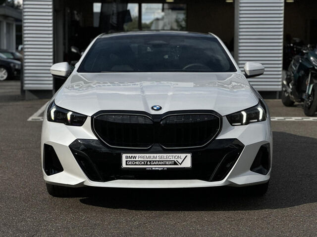 BMW 540 d xDr.M Sport Pro AutobahnAss.PanoD.B&W.21 Sportpaket Bluetooth HUD Navi LED Vollleder Klima PDC Ansicht 3 für Fahrzeugdetailseite