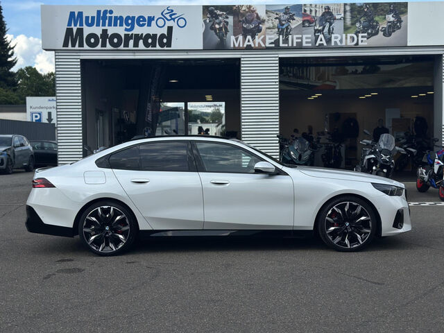 BMW 540 d xDr.M Sport Pro AutobahnAss.PanoD.B&W.21 Sportpaket Bluetooth HUD Navi LED Vollleder Klima PDC Ansicht 5 für Fahrzeugdetailseite
