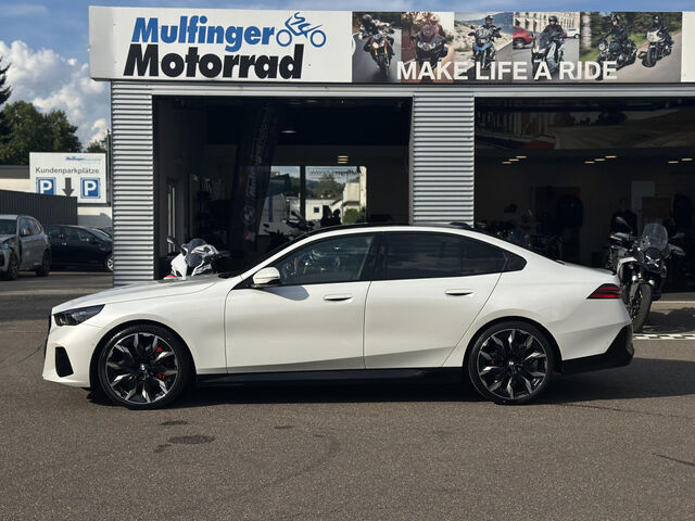 BMW 540 d xDr.M Sport Pro AutobahnAss.PanoD.B&W.21 Sportpaket Bluetooth HUD Navi LED Vollleder Klima PDC Ansicht 6 für Fahrzeugdetailseite