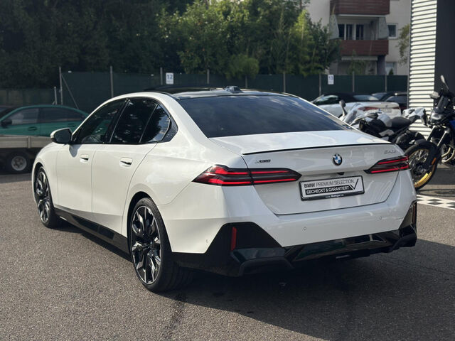 BMW 540 d xDr.M Sport Pro AutobahnAss.PanoD.B&W.21 Sportpaket Bluetooth HUD Navi LED Vollleder Klima PDC Ansicht 9 für Fahrzeugdetailseite