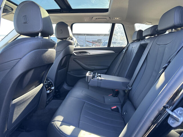 BMW 520 d T. Sports.PanoDach Kamera LiveProf.AHK 18 Navi LED Klima PDC el. Fenster Ansicht 11 für Fahrzeugdetailseite
