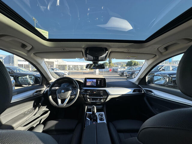 BMW 520 d T. Sports.PanoDach Kamera LiveProf.AHK 18 Navi LED Klima PDC el. Fenster Ansicht 15 für Fahrzeugdetailseite