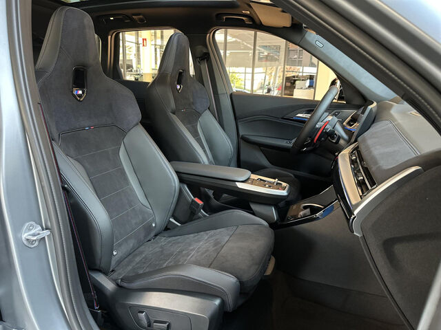 BMW X1 M35i xDrive HUD AHK Ha/Ka PanoD. SurView. 20 Sportpaket Bluetooth Navi LED Klima PDC el. Fenster Ansicht 14 für Fahrzeugdetailseite