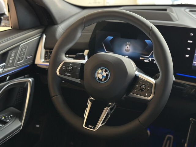 BMW iX2 x30 M Sport Pro AHK HUD Ha/Ka PanoD. SurView. Sportpaket Bluetooth Navi LED Vollleder Klima Stan Ansicht 12 für Fahrzeugdetailseite