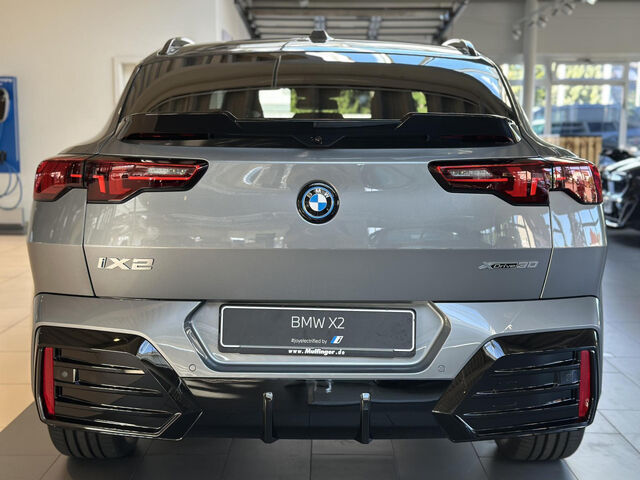 BMW iX2 x30 M Sport Pro AHK HUD Ha/Ka PanoD. SurView. Sportpaket Bluetooth Navi LED Vollleder Klima Stan Ansicht 4 für Fahrzeugdetailseite