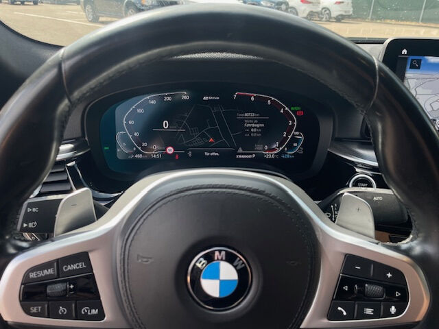 BMW 530 e xDr.M Sport HUD Kamera Laser HiFi AHK 19 Sportpaket Bluetooth Navi Klima Standhzg PDC el. Fenst Ansicht 13 für Fahrzeugdetailseite