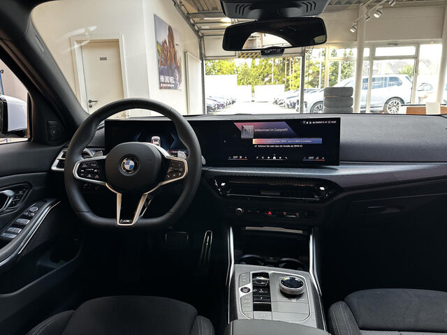 BMW 320 d xD. M Sport Pro ACC AHK HUD Ha/Ka GlasD. 19 Sportpaket Bluetooth Navi LED Klima Aktivlenkung St Ansicht 10 für Fahrzeugdetailseite