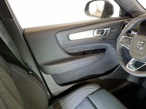 VOLVO XC40 B3 Ultra Black Edition 2WD...