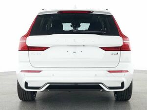 VOLVO XC60 B5 Ultra Dark AWD...