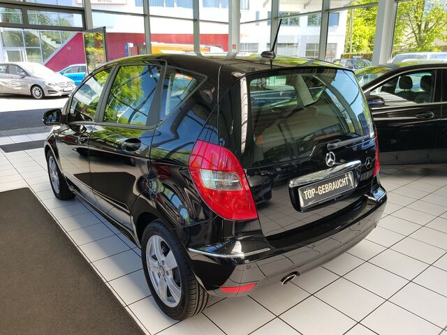MERCEDES-BENZ A 180 AVANTGARDE AUTOMATIK TEMPO SHZ PTS... Ansicht 4 für Fahrzeugdetailseite