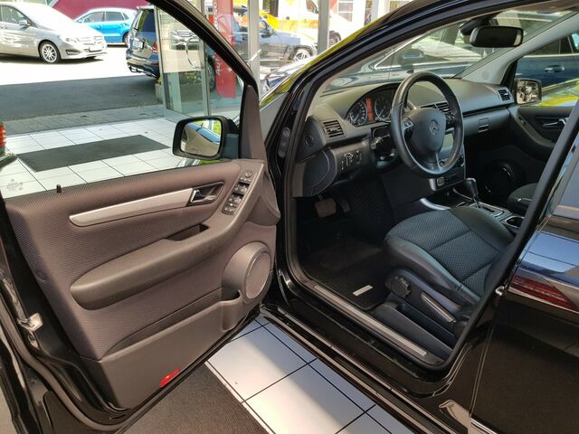 MERCEDES-BENZ A 180 AVANTGARDE AUTOMATIK TEMPO SHZ PTS... Ansicht 6 für Fahrzeugdetailseite
