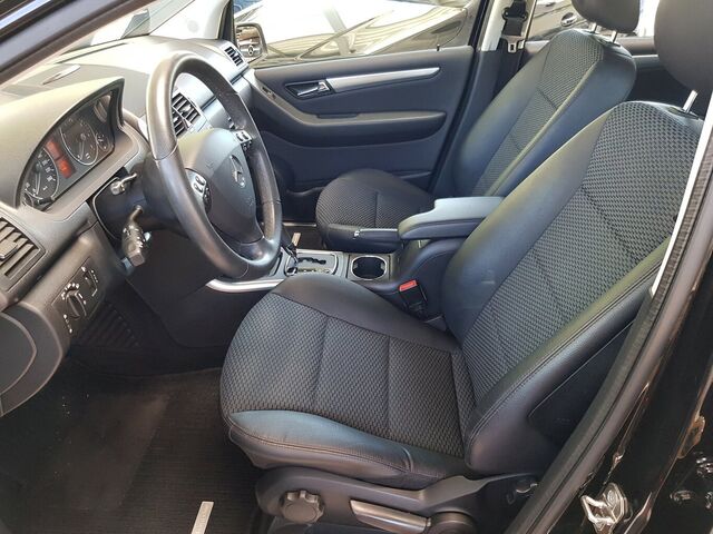 MERCEDES-BENZ A 180 AVANTGARDE AUTOMATIK TEMPO SHZ PTS... Ansicht 7 für Fahrzeugdetailseite